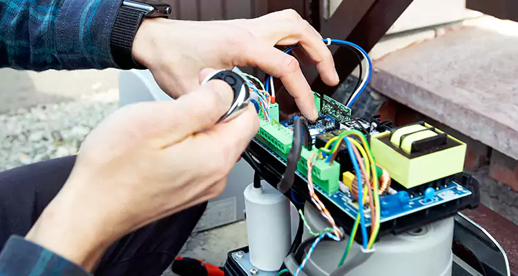 Automatic Driveway Gate Repair in Bloomingdale, FL