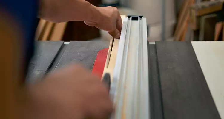 Bifold Door Seal Repair in Bloomingdale, FL