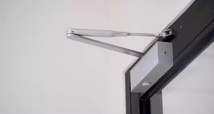 Screen Door Closer Repair in Bloomingdale, FL