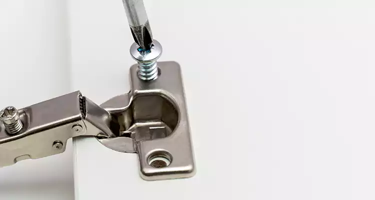 Screen Door Hinge Repair in Bloomingdale, FL