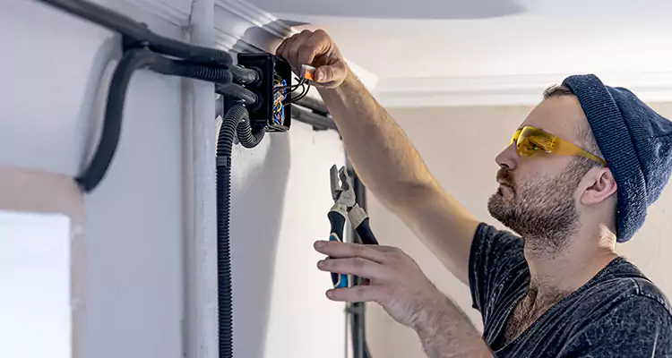 Garage Door Opener Cable Repair in Bloomingdale, FL