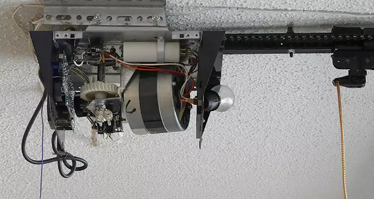Emergency Garage Door Opener Repair in Bloomingdale, FL