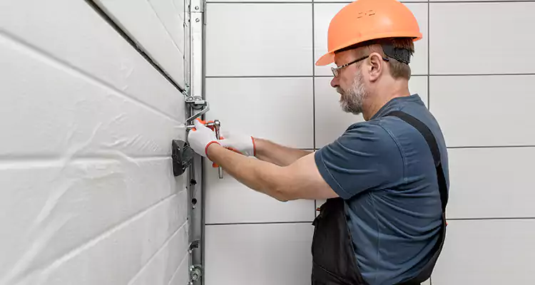 Emergency Garage Door Repair in Bloomingdale, FL