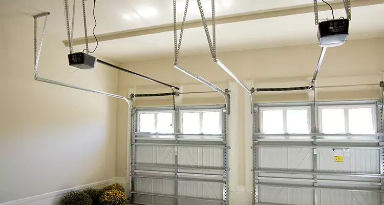 Residential Emergency Garage Door Repair in Bloomingdale, FL