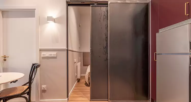 We Fix Closet Sliding Door in Bloomingdale, FL