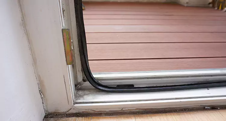 Why Choose Us for Leaking Sliding Glass Door Repair in Bloomingdale, FL?
