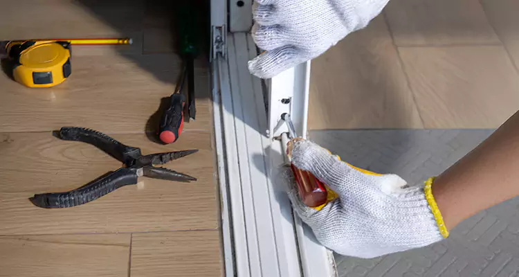 Screen Door Wheel Replacement in Bloomingdale, FL