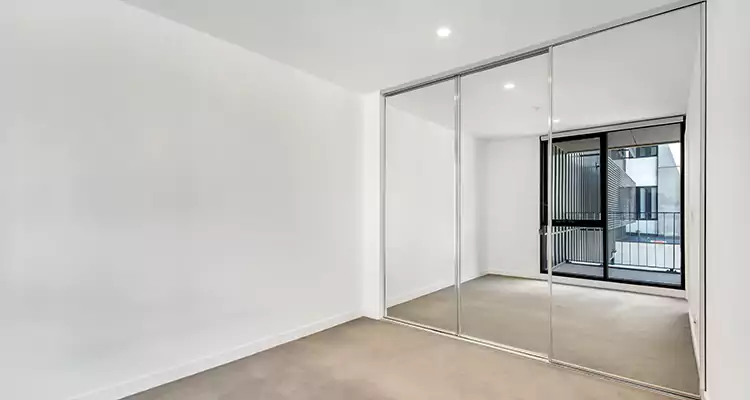 Why Homeowners Choose Us for Sliding Mirror Door Replacement in Bloomingdale, FL