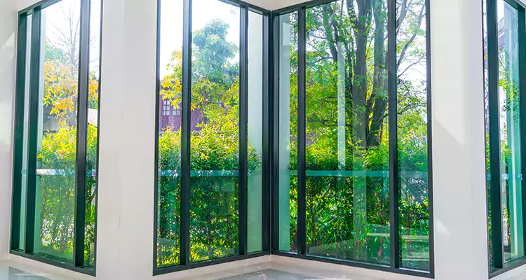 Emergency Balcony Door Glass Repair in Bloomingdale, FL