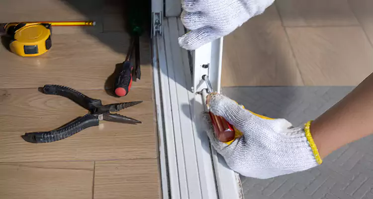 Closet Sliding Door Track Repair in Bloomingdale, FL