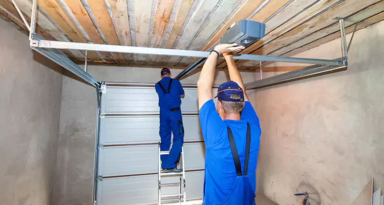 Garage Door Opener Technician in Bloomingdale, FL