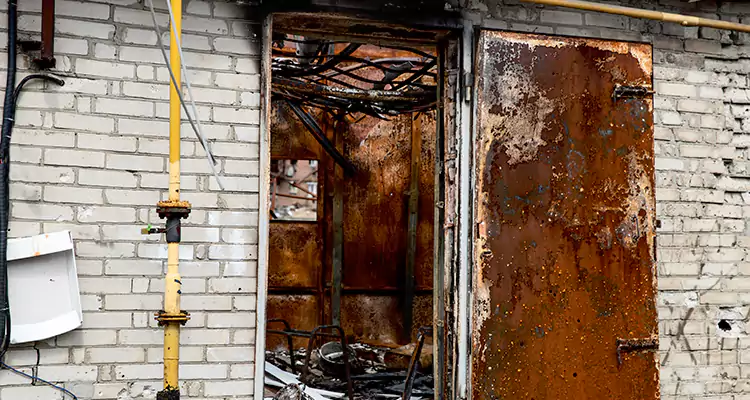 Metal Door Rust Repair in Bloomingdale, FL
