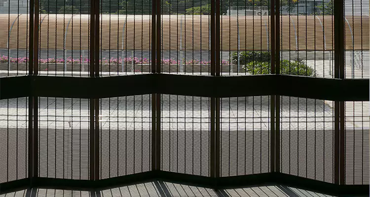 Front Screen Door Repair in Bloomingdale, FL