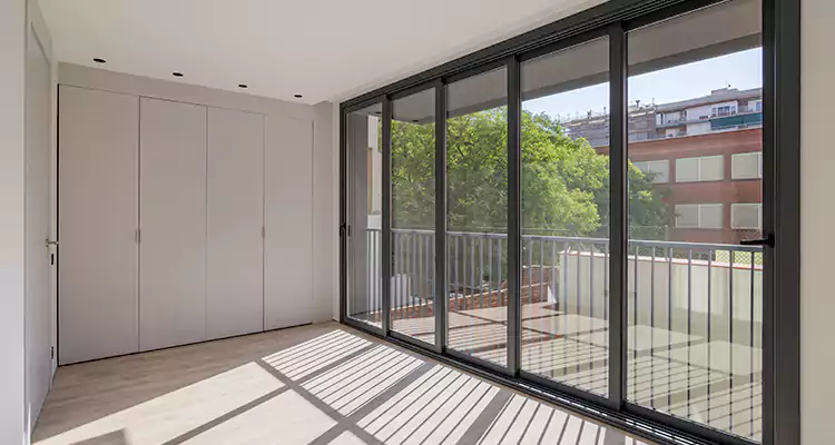 Fix Sliding Screen Door Track in Bloomingdale, FL